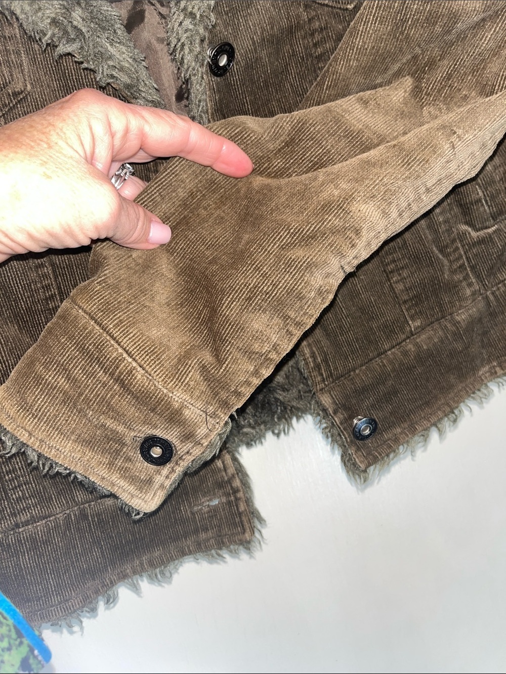 Forever 21 Olive Green Corduroy Cropped Jacket size medium w/ Faux Fur Trim - Picture 7 of 8